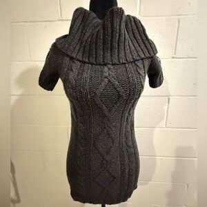 Columbia mini dress or tunic rolled cuff, short sleeve knit sweater. Size XS.